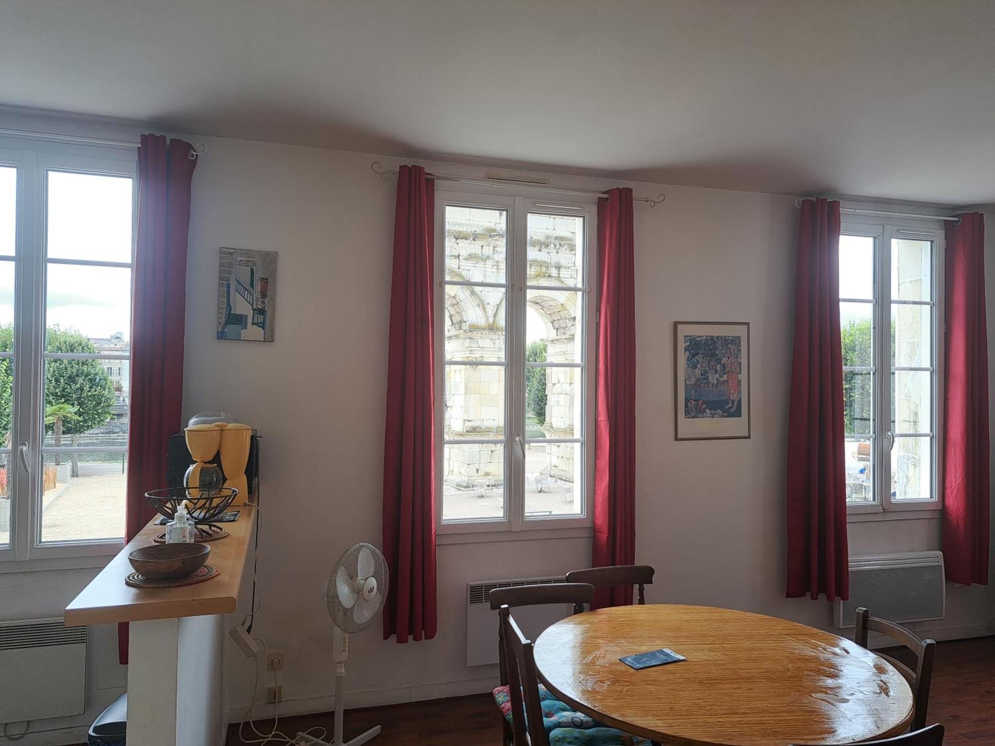 Apartament Loft Vue Imprenable Sur Le Vieux Saintes Zewnętrze zdjęcie